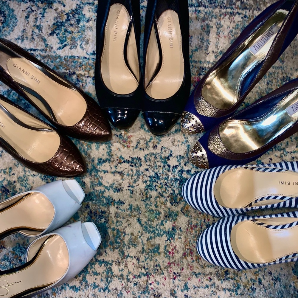 Pumps heels size 9 make offer